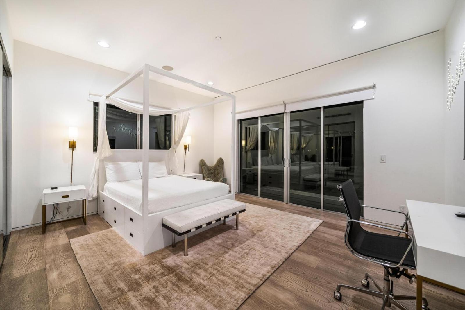 Travis Modern Mansion Villa Los Angeles