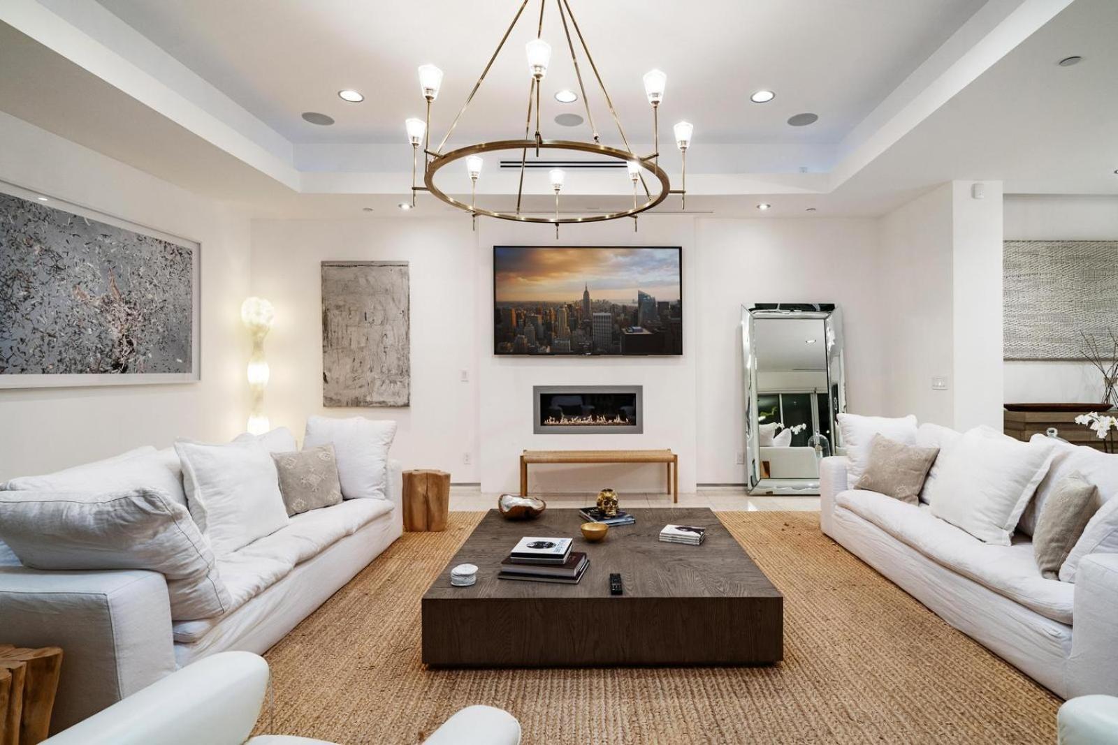Travis Modern Mansion
