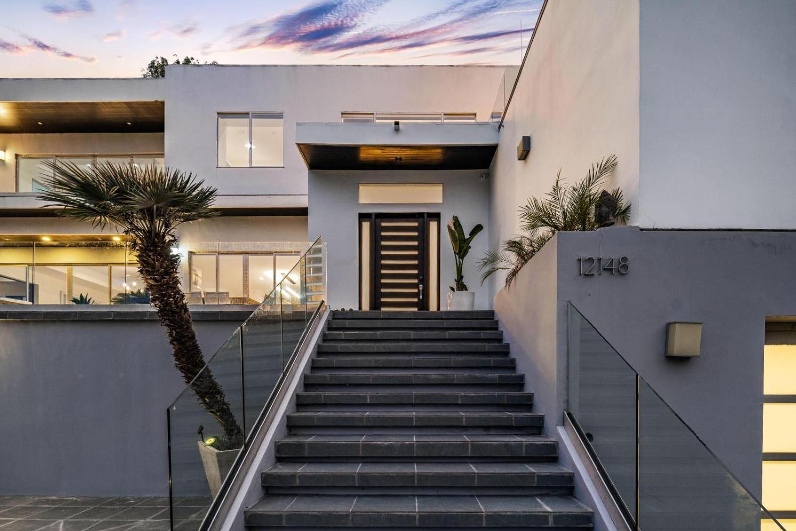 Travis Modern Mansion Los Angeles