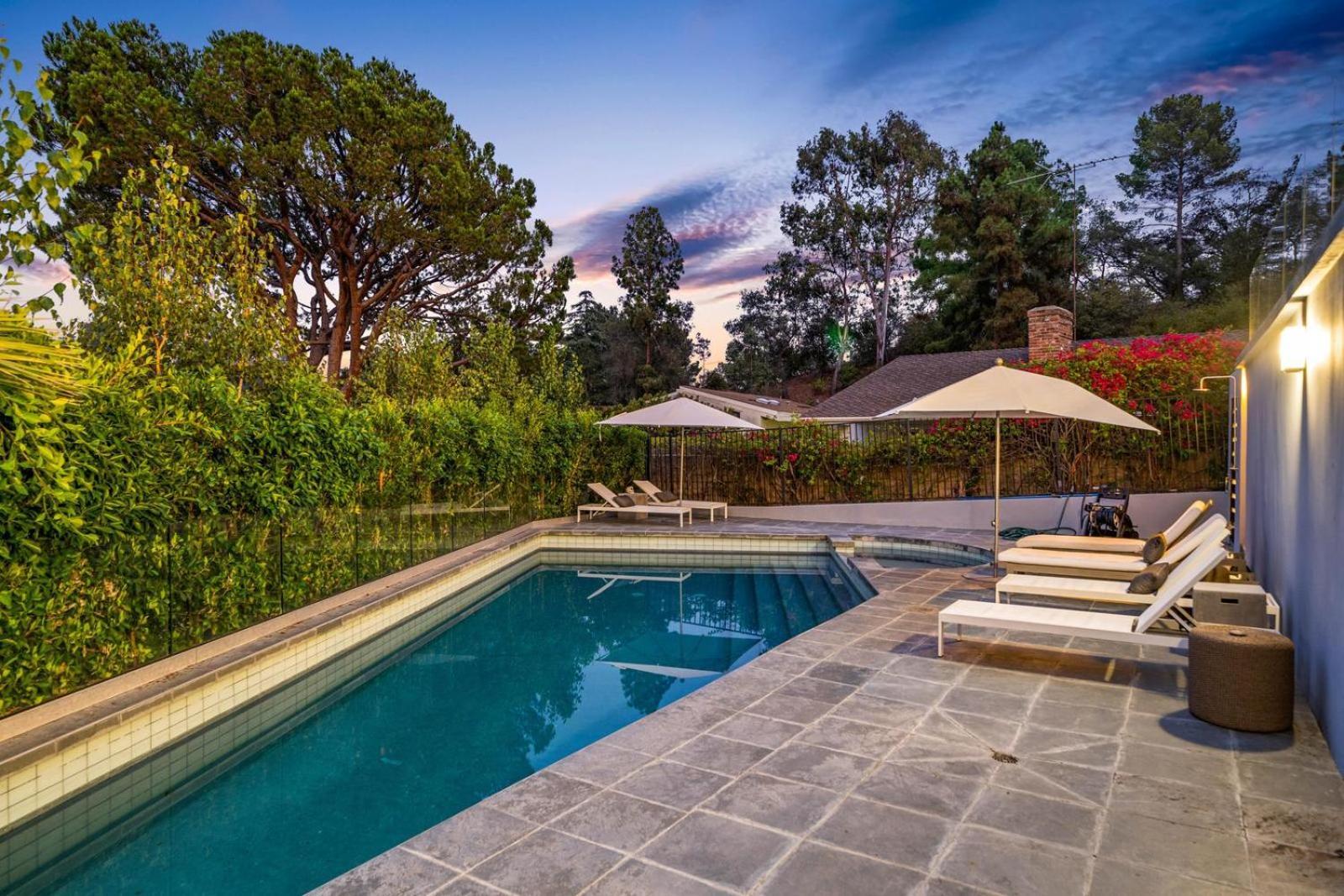 Villa Travis Modern Mansion *