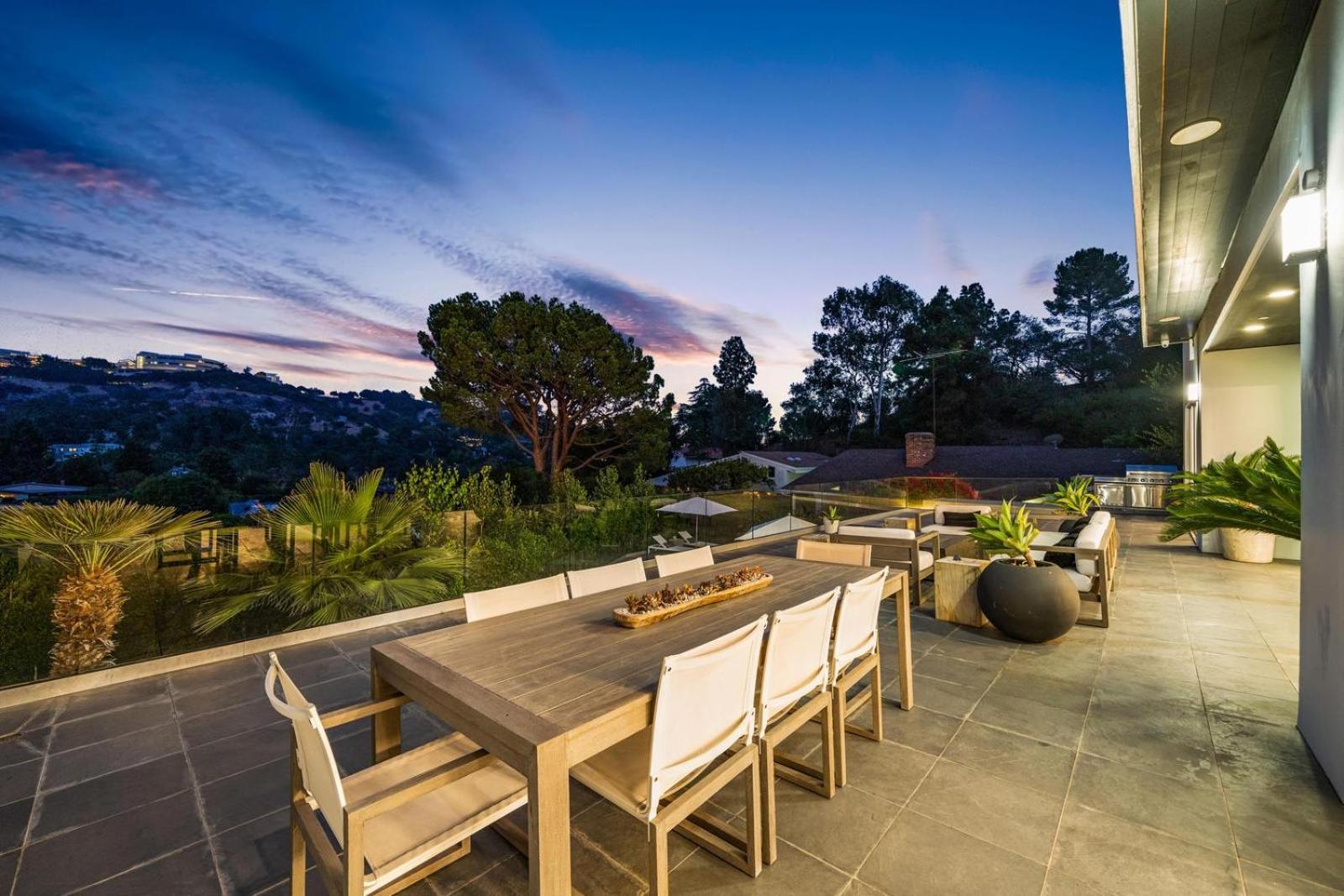 Travis Modern Mansion