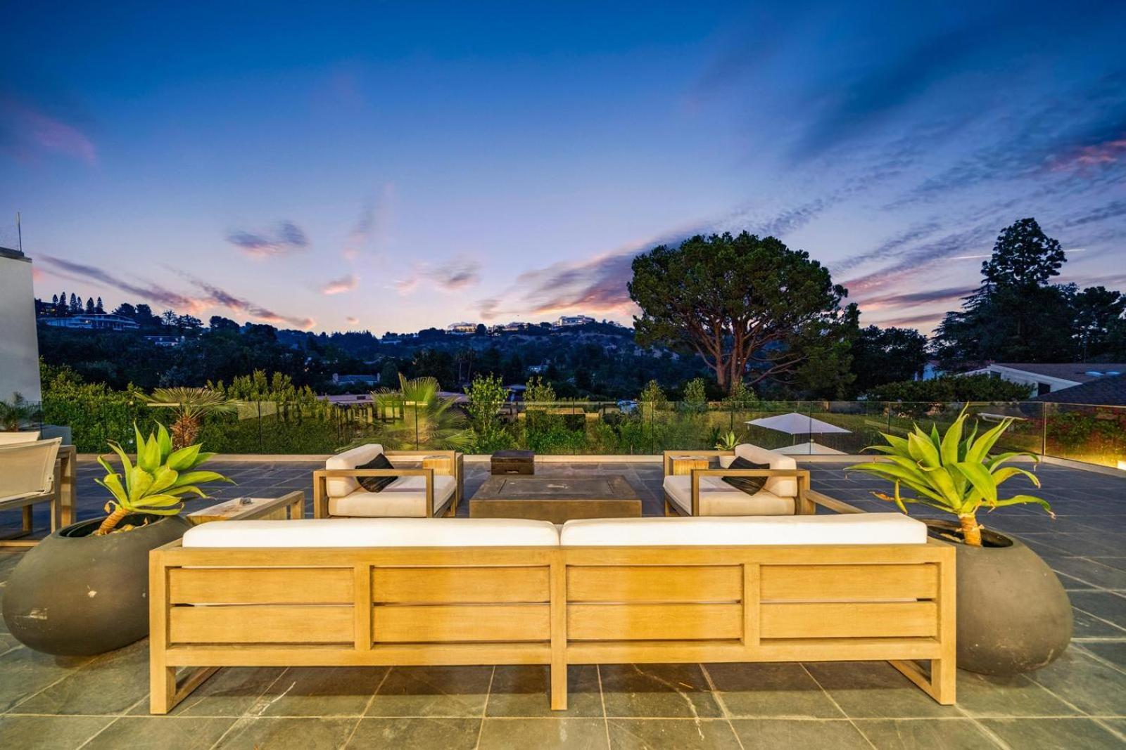 Travis Modern Mansion