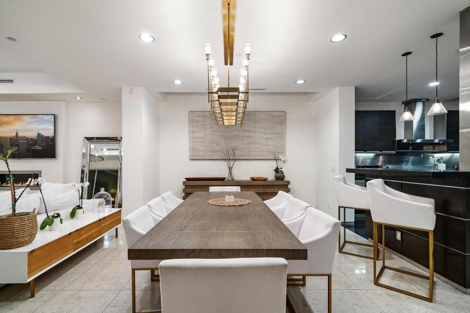 Travis Modern Mansion *